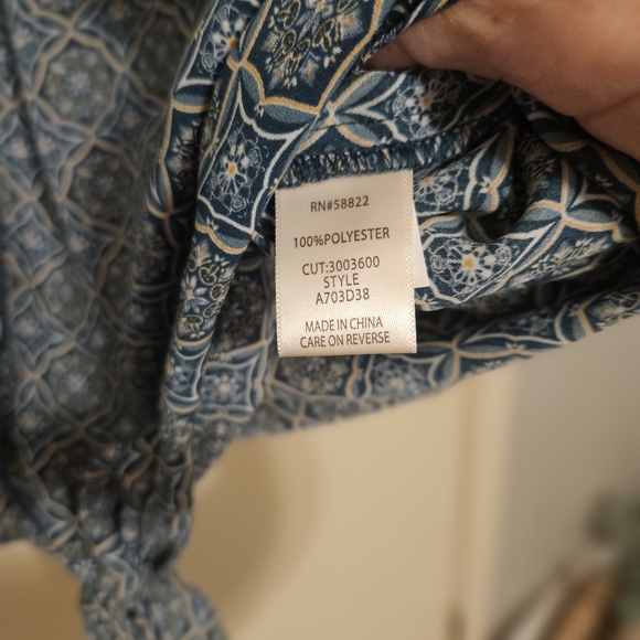 Max Studio Navy and White Patterned Blouse - Picture 5 of 5